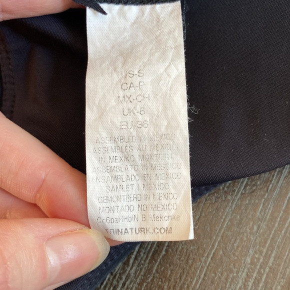 Trina Turk racer back style workout top in size small.  Built in cups. - Picture 7 of 11
